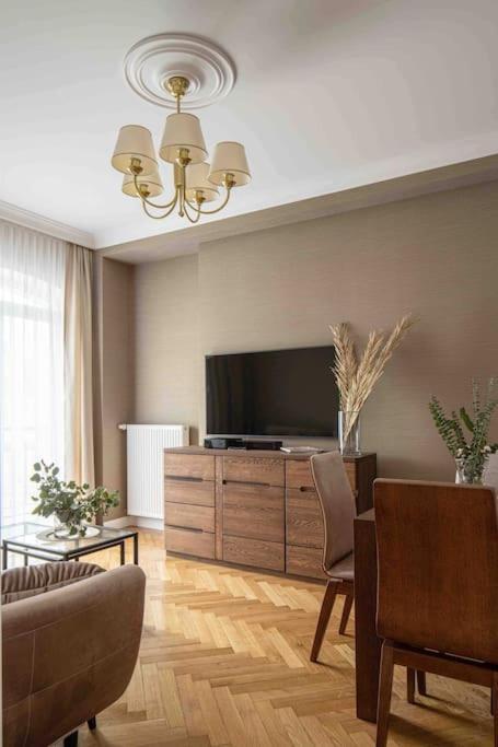 Wyzwolenia Apt , Lazienki Park & Zbawiciela Sq. 2' Warschau Exterior foto